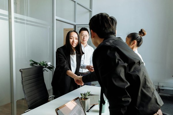 Comment Sélectionner le Statut Juridique Idéal pour Votre Entreprise: Guide Essentiel et Astuces