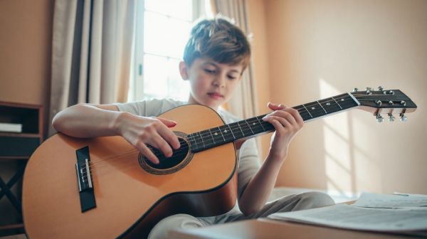 Les avantages des cours particuliers de guitare à Toulon